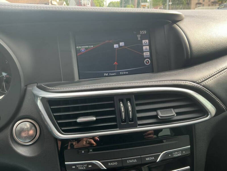 2019 Infiniti QX30 Essential