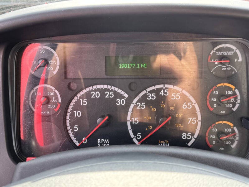 2017 Freightliner M2 106