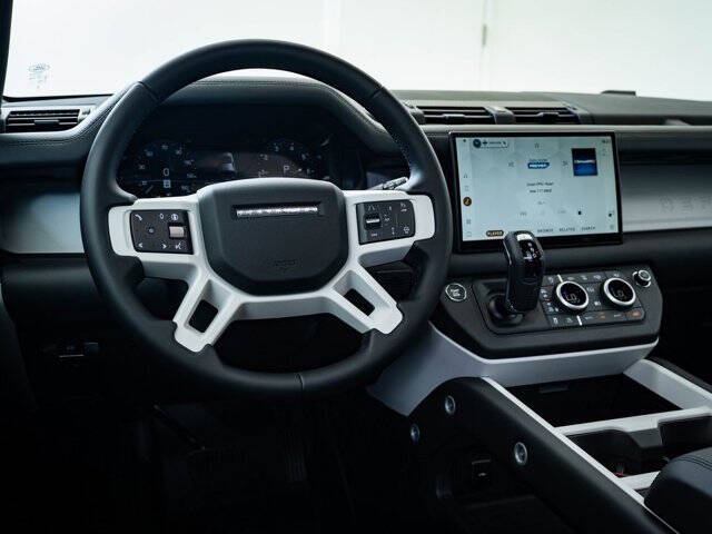 2025 Land Rover Defender 110 P500 X-Dynamic SE