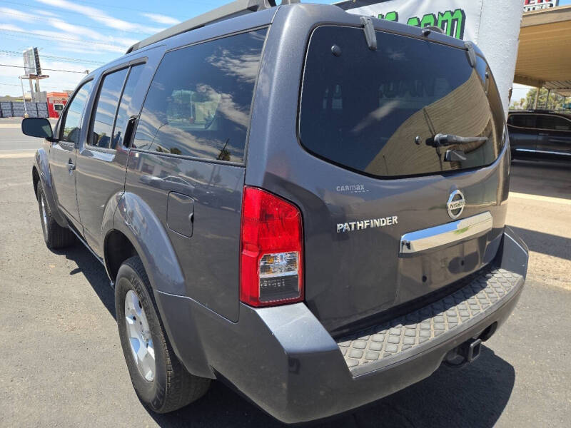 2011 Nissan Pathfinder LE