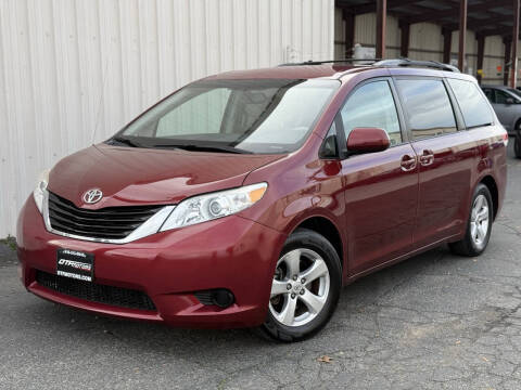 2014 Toyota Sienna LE 8-Passenger
