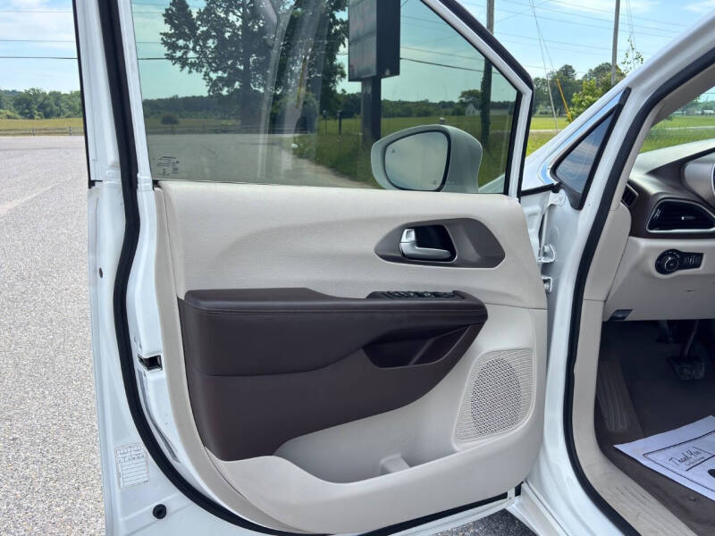 2017 Chrysler Pacifica Touring-L