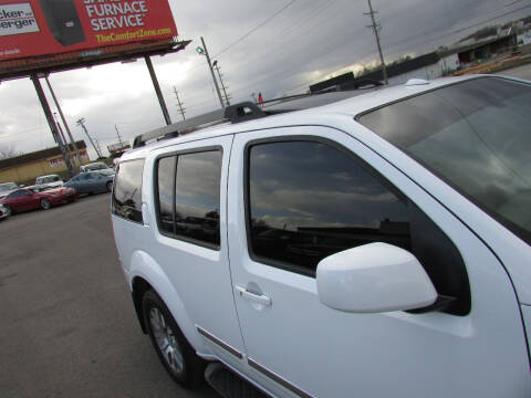 2010 Nissan Pathfinder LE