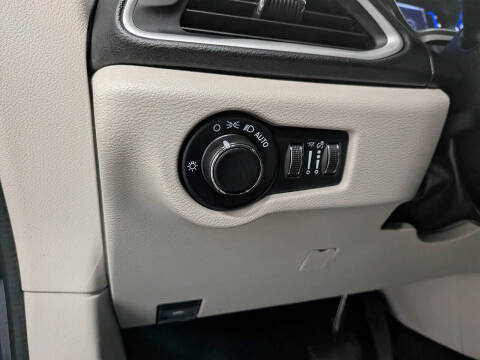 2020 Chrysler Voyager LX