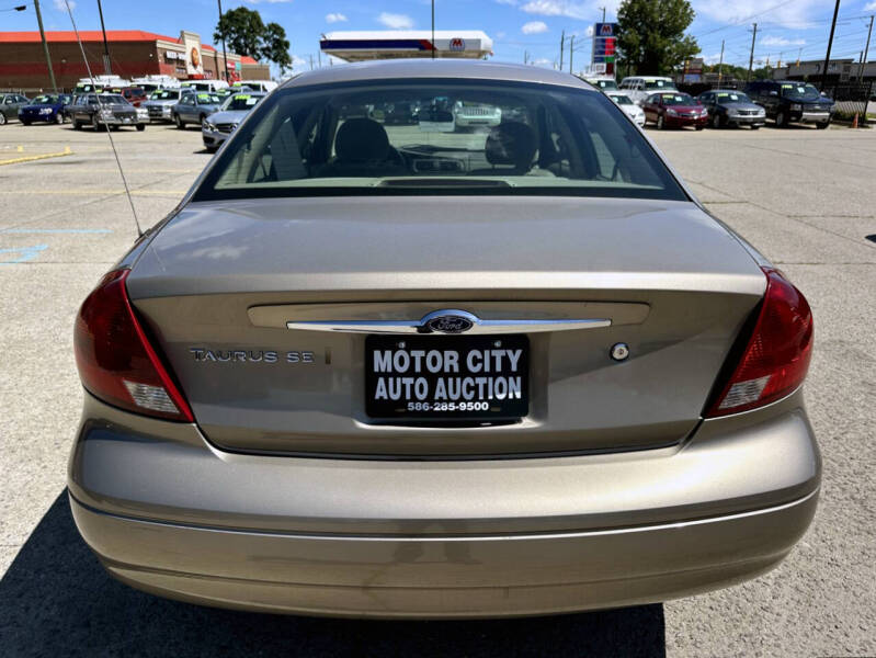 2002 Ford Taurus SE