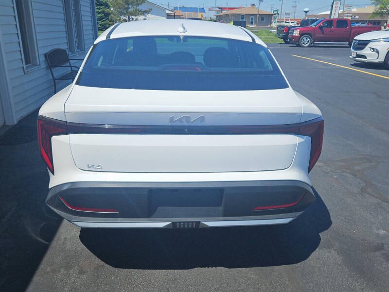 2025 Kia K4 LXS