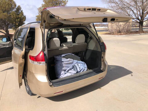 2012 Toyota Sienna LE 7-Passenger