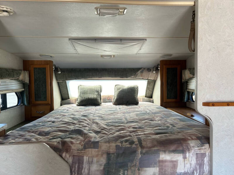 2005 Lance CAMPER 920