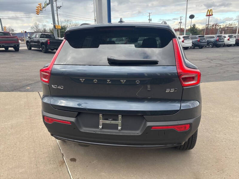 2026 Volvo XC40 B5 Plus