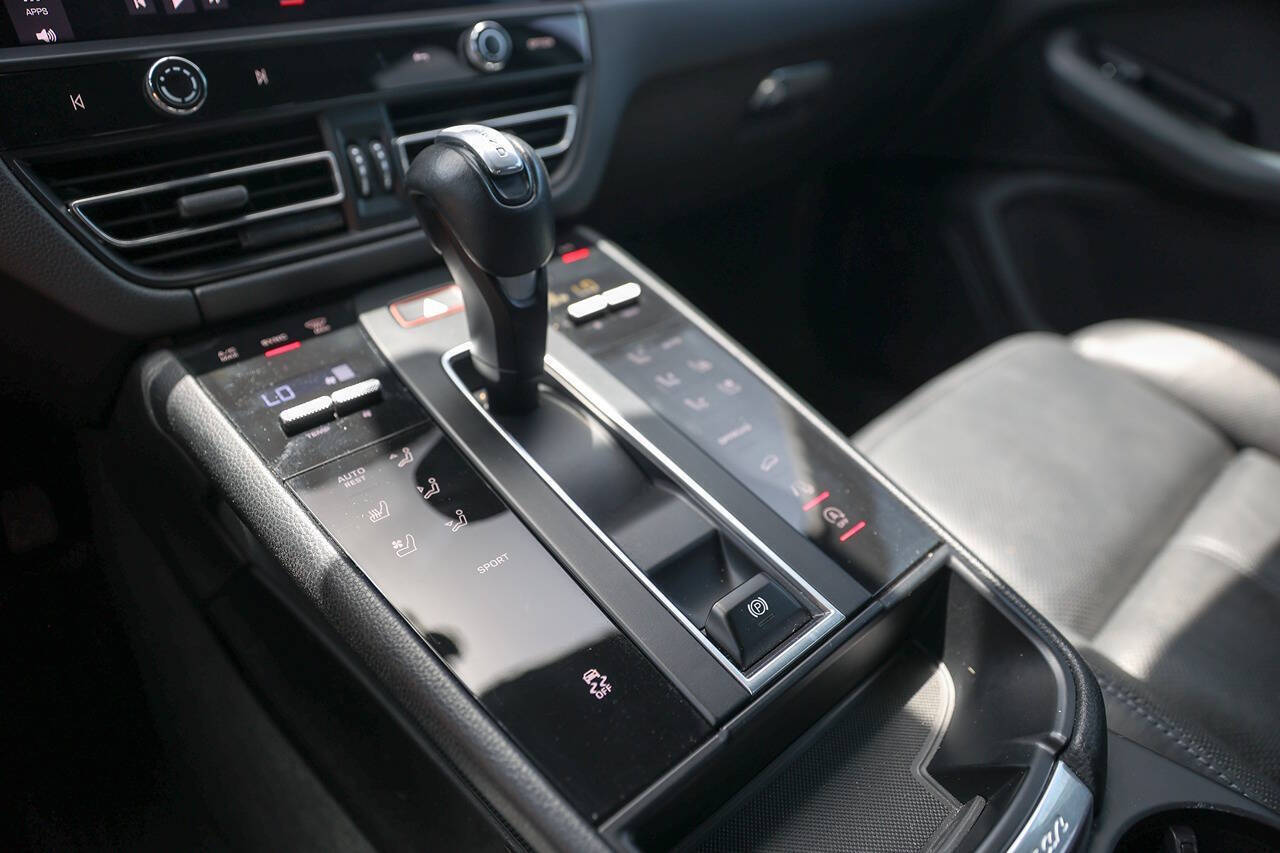 2022 Porsche Macan 64
