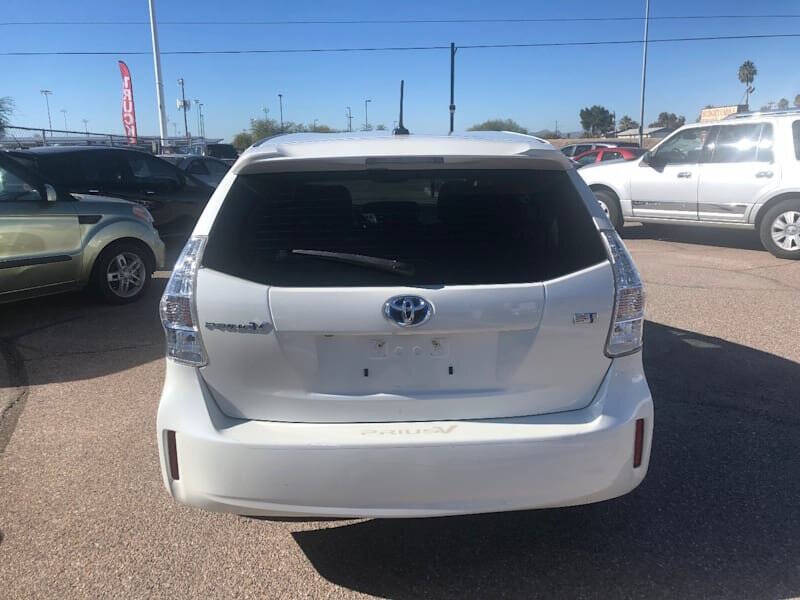 2014 Toyota Prius v Five