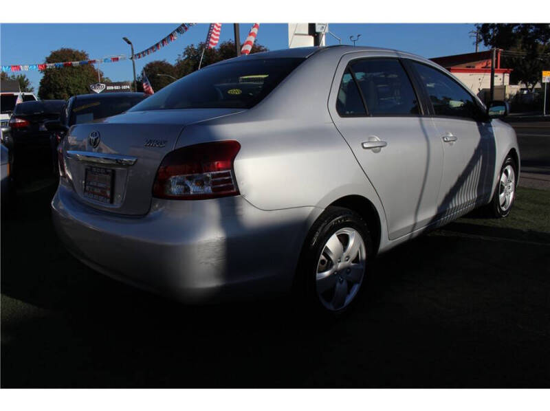 2011 Toyota Yaris