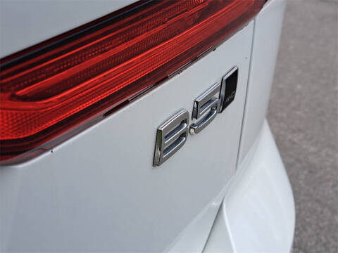 2024 Volvo XC60 B5 Core Dark Theme