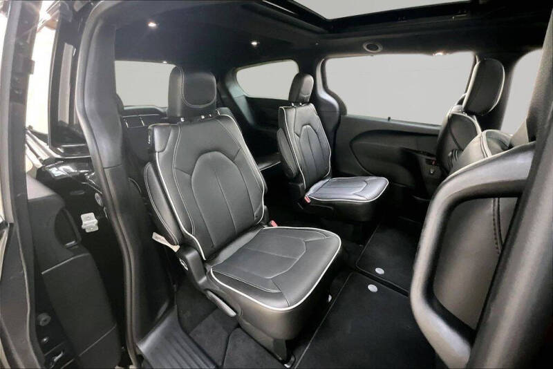 2027 Chrysler Pacifica Limited