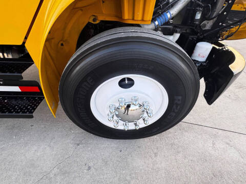 2018 Freightliner M2 106