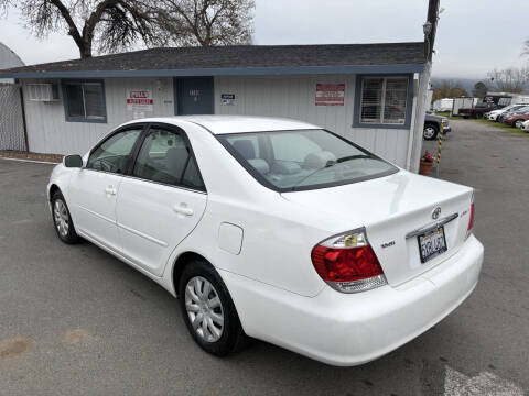 2005 Toyota Camry LE