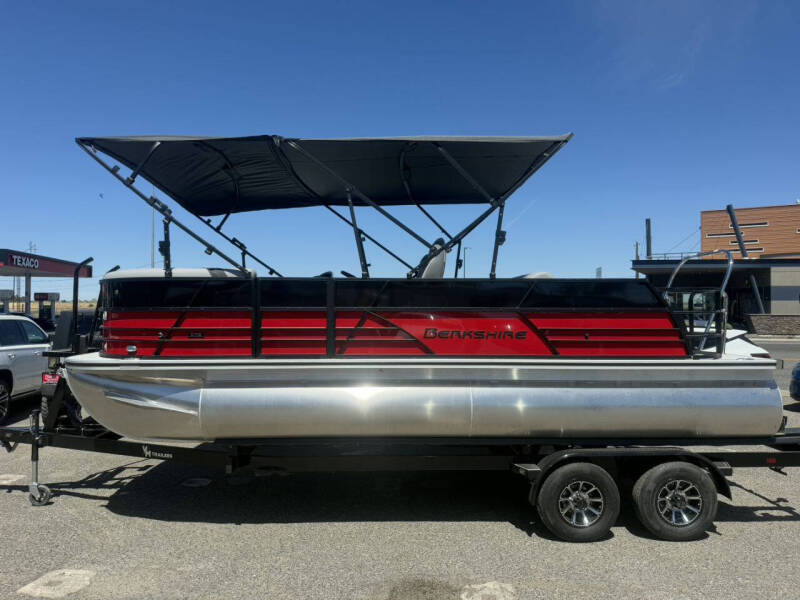 2026 Berkshire CTS 22' Ultra Lounger