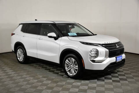 2024 Mitsubishi Outlander ES