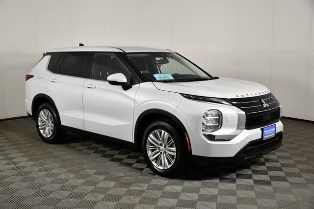 2024 Mitsubishi Outlander ES