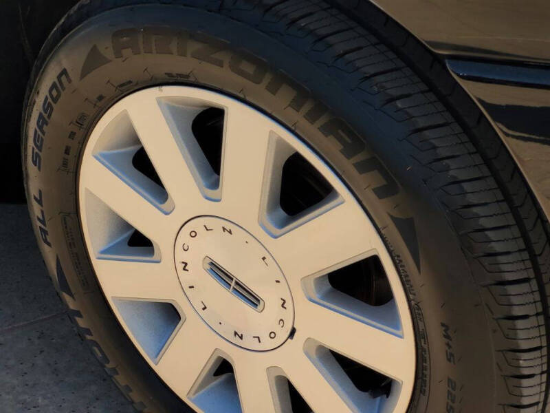 2003 Lincoln Town Car Executive