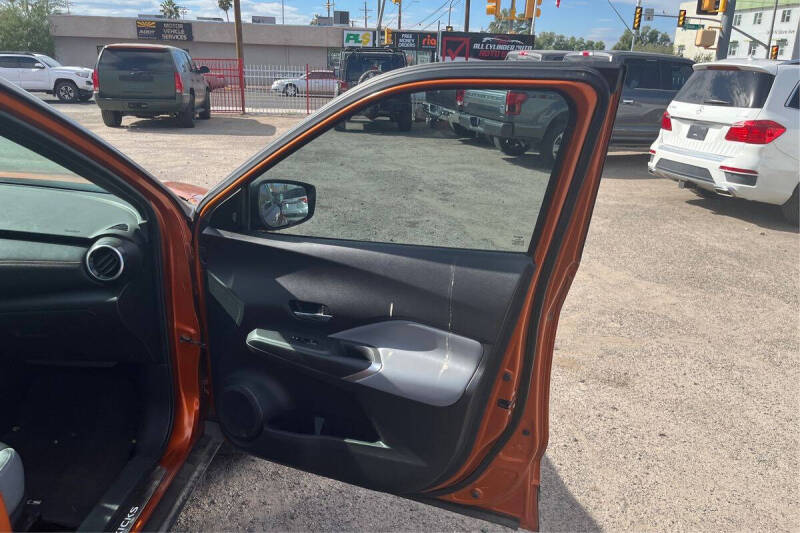 2022 Nissan Kicks SR