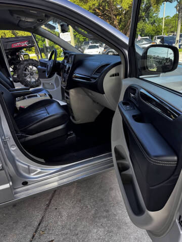 2012 Chrysler Town and Country Touring