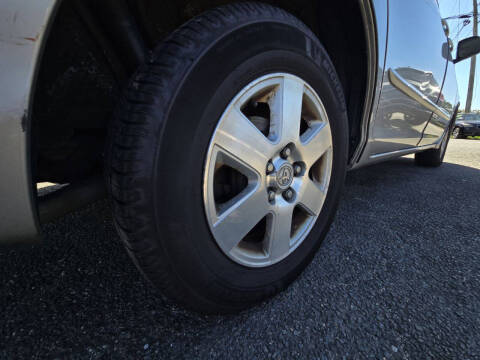 2004 Toyota Sienna LE 8 Passenger