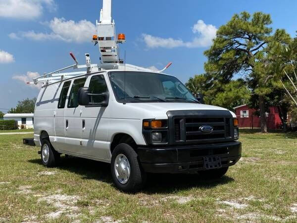 2010 Ford E-Series Econoline Van Commercial's photo