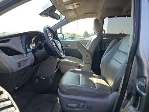 2020 Toyota Sienna LE Mobility 7-Passenger