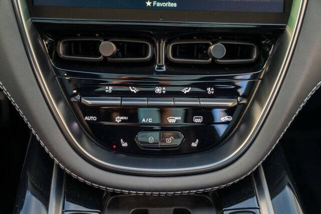 2022 Aston Martin DBX 23