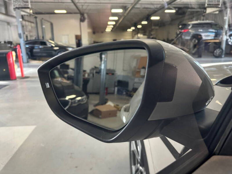 2021 Audi e-tron quattro Premium