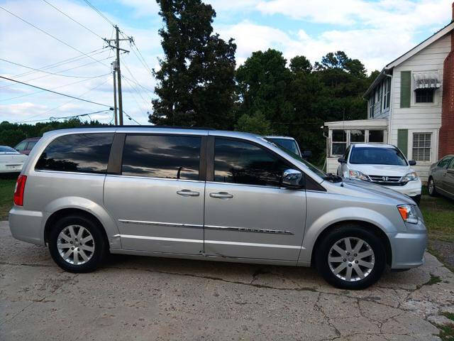 2011 Chrysler Town and Country Touring-L