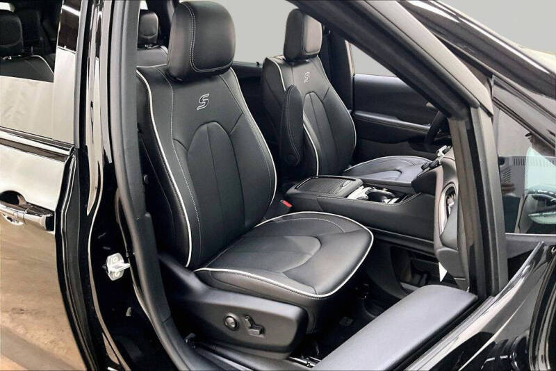 2027 Chrysler Pacifica Limited