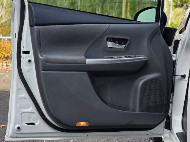 2013 Toyota Prius v Five