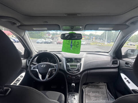 2013 Hyundai Accent SE
