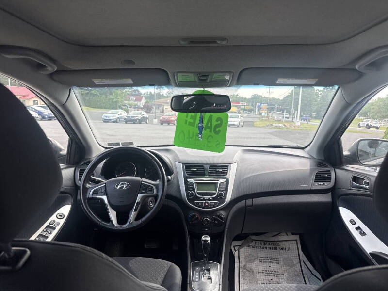 2013 Hyundai Accent SE