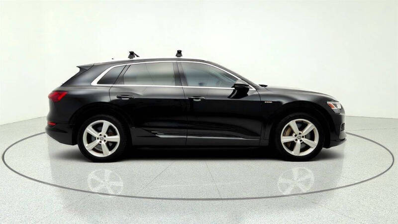 2019 Audi e-tron quattro Premium Plus