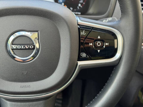 2017 Volvo XC90 T6 Momentum