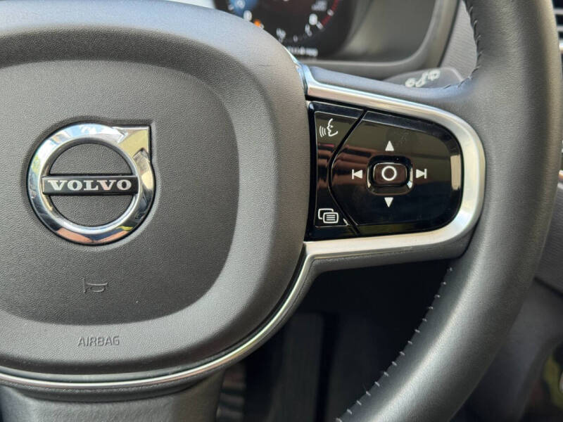 2017 Volvo XC90 T6 Momentum