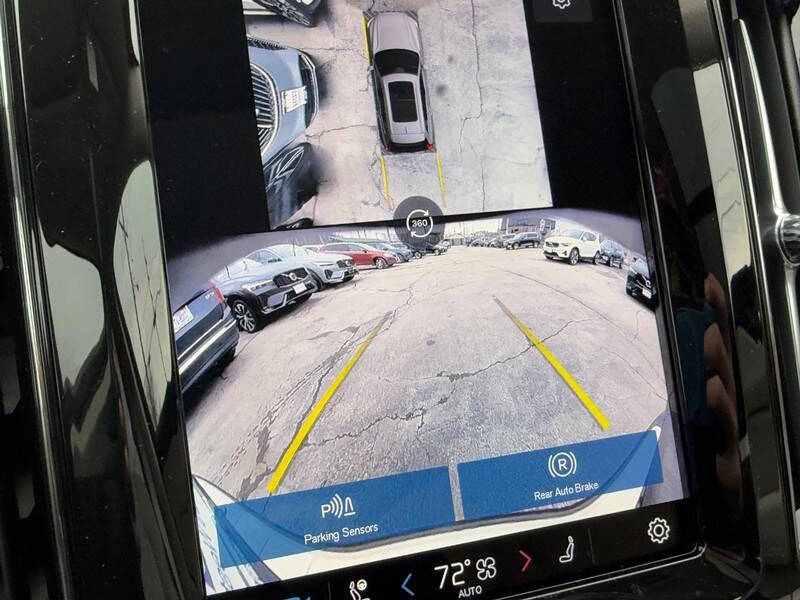 2025 Volvo XC60 T8 Plus Dark Theme