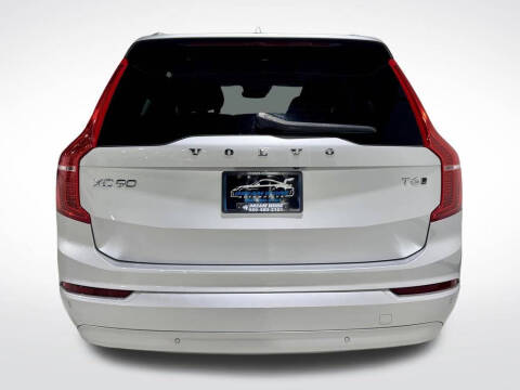 2022 Volvo XC90 T6 Momentum 6-Passenger