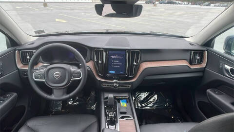 2022 Volvo XC60 B5 Momentum