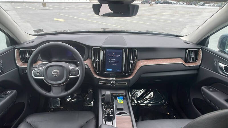 2022 Volvo XC60 B5 Momentum