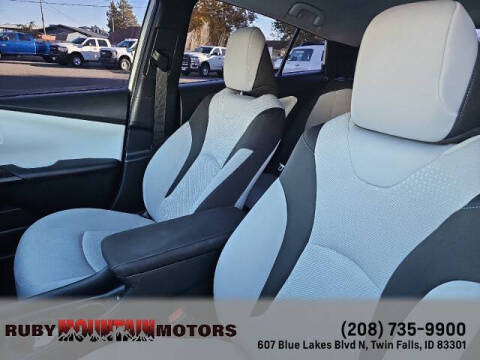 2019 Toyota Prius LE