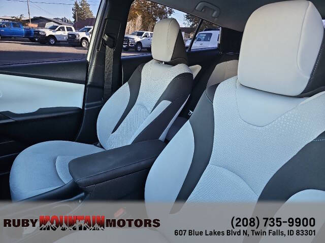 2019 Toyota Prius LE