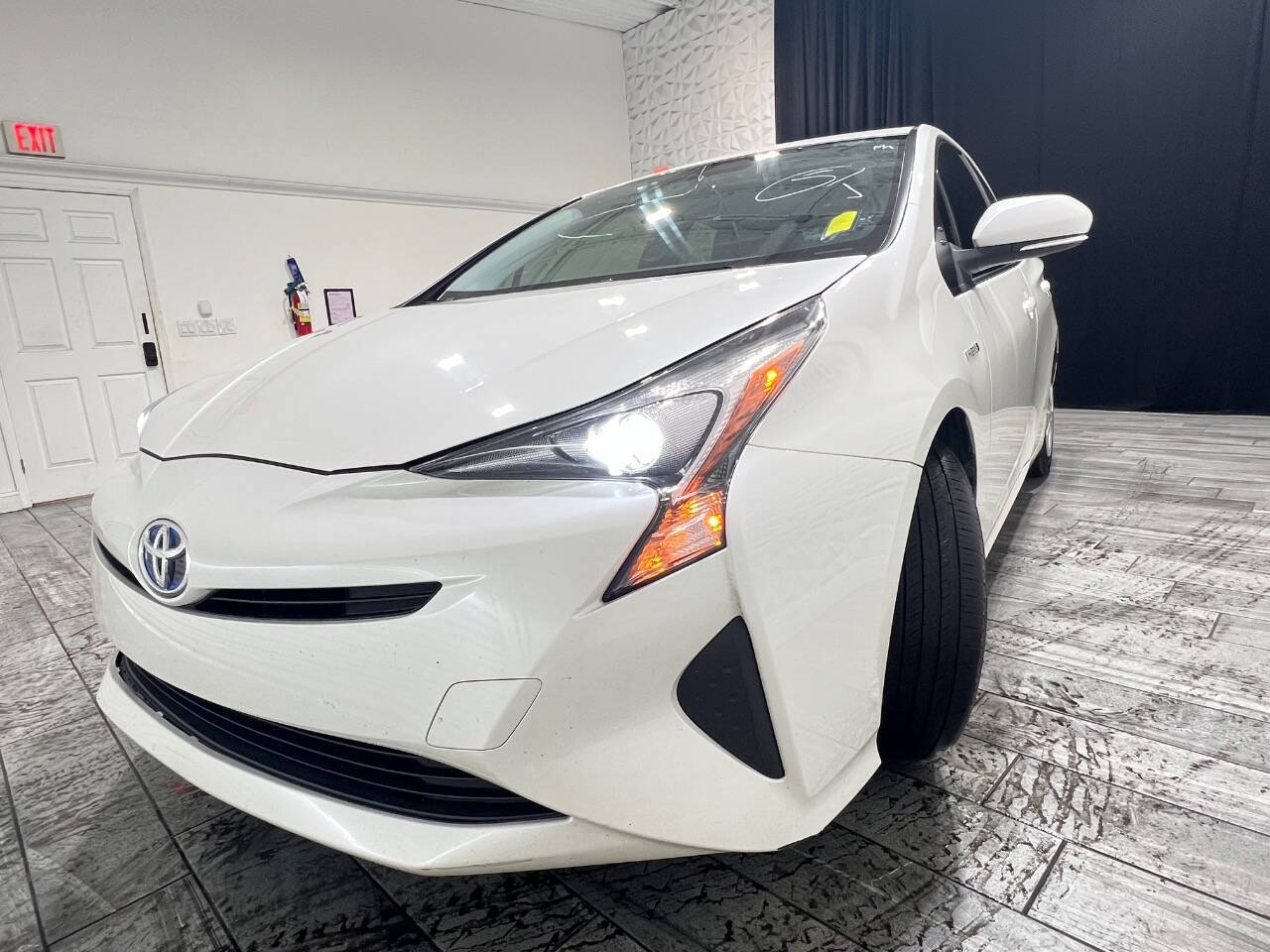 2016 Toyota Prius Two photo 10