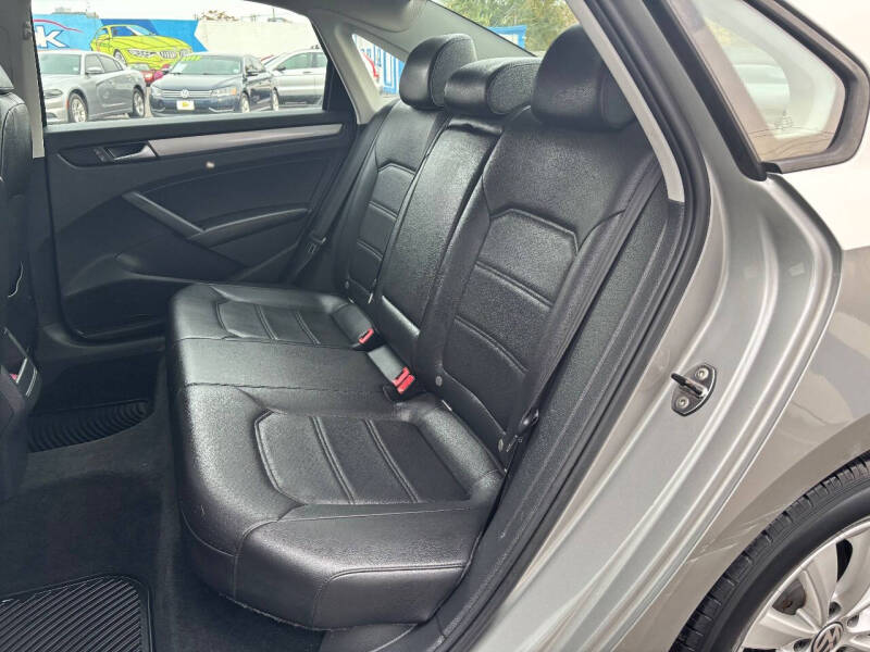 2014 Volkswagen Passat 2.5L Wolfsburg Edition PZEV