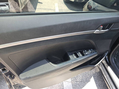 2019 Hyundai Elantra SE