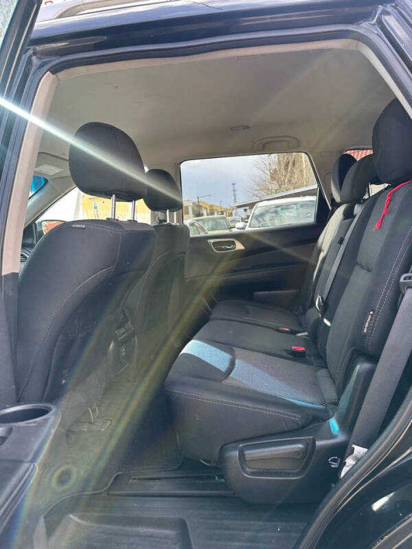 2018 Nissan Pathfinder SV