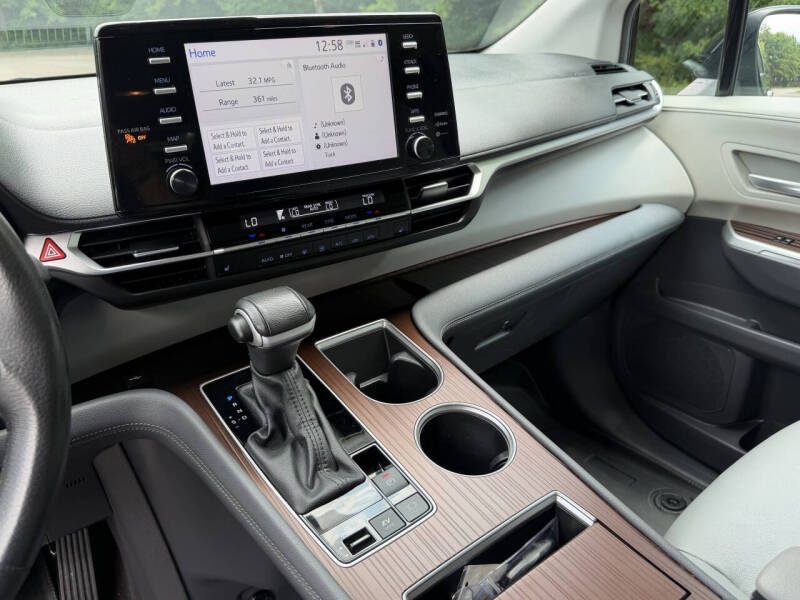 2024 Toyota Sienna XLE 8-Passenger